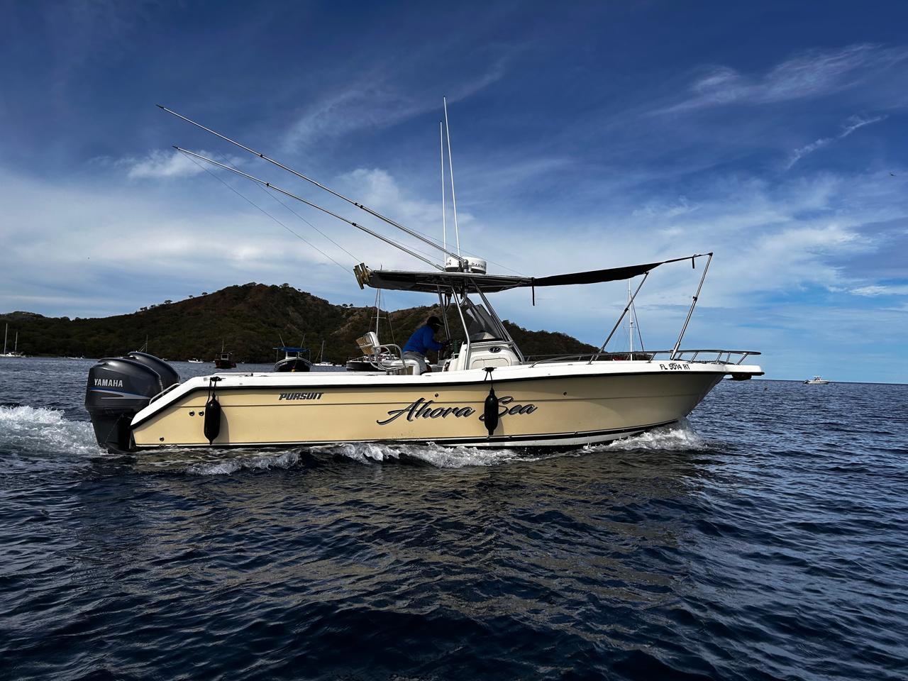 Vista frontal de la embarcación SPEEDY GONZALEZ SPORT FISHING